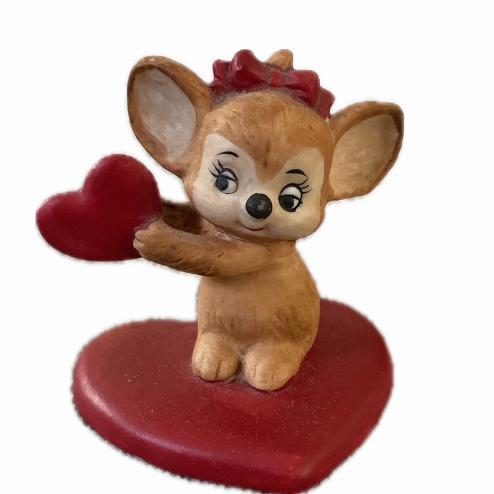 Lefton Hand painted figurine Mouse Heart Love